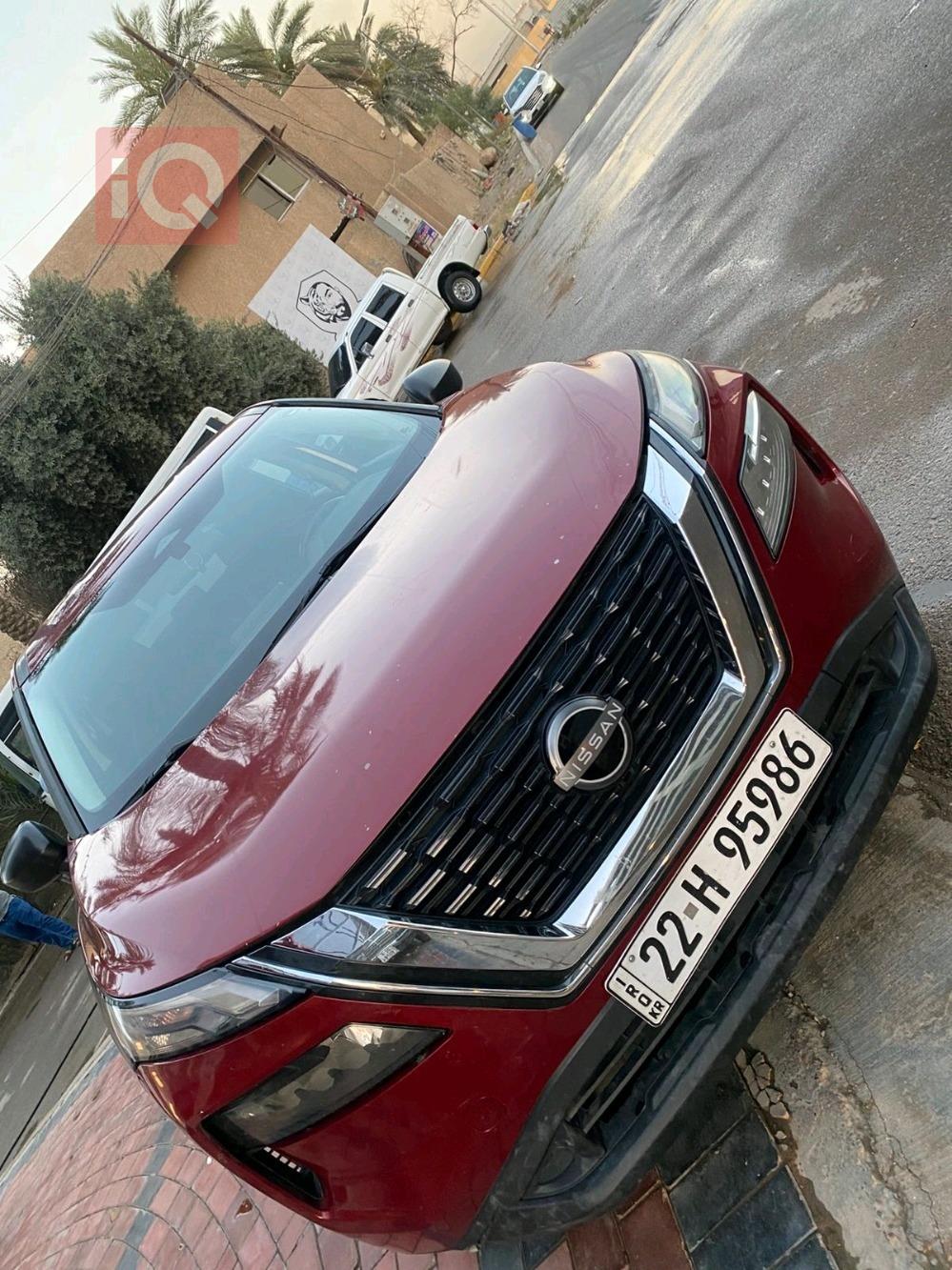 نيسان روج